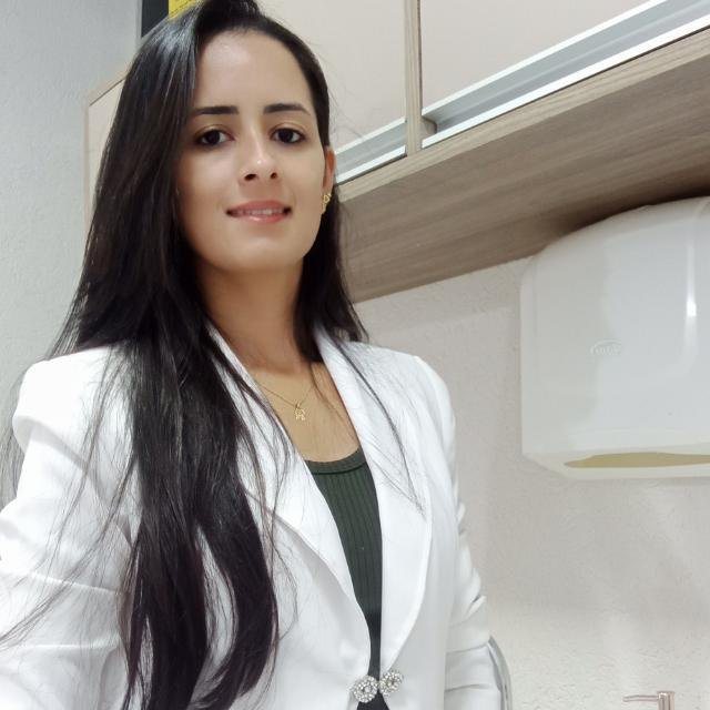 Thamaís, esteticista responsável pela Thamaís Estética Facial e Corporal